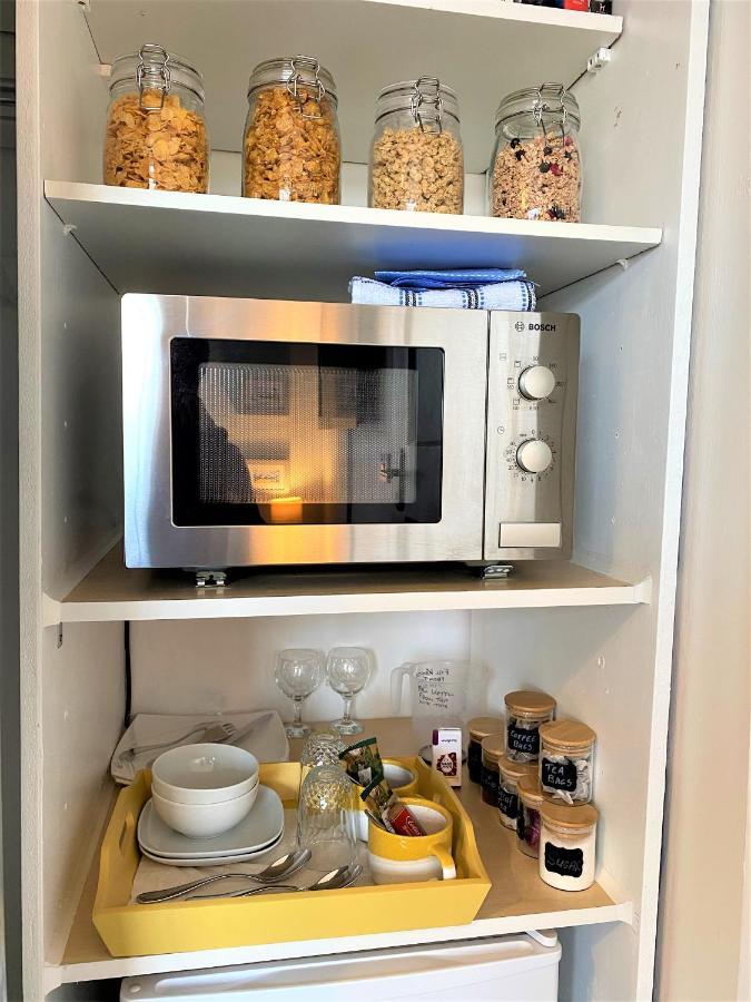 En-Suite Nook Near Forest & Sea, Great Value With Fridge, Microwave And Tv Lymington Zewnętrze zdjęcie