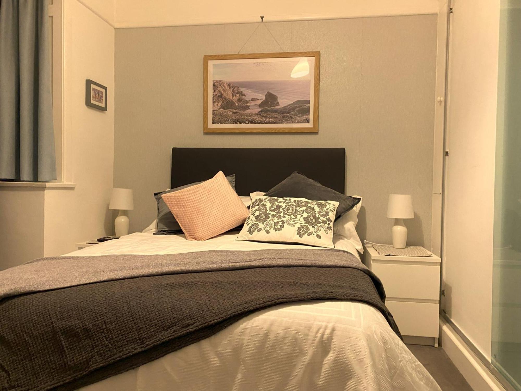 En-Suite Nook Near Forest & Sea, Great Value With Fridge, Microwave And Tv Lymington Zewnętrze zdjęcie