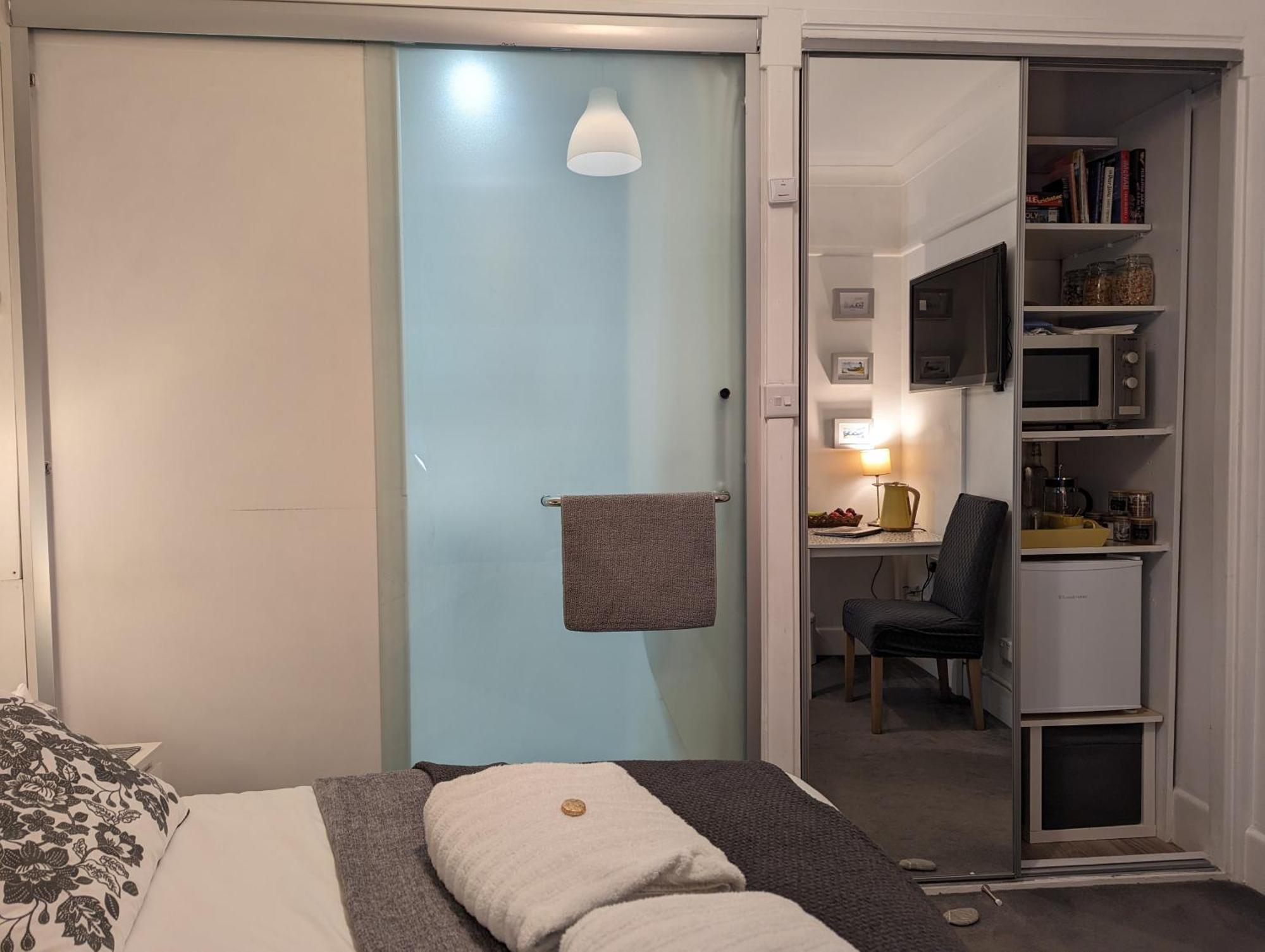 En-Suite Nook Near Forest & Sea, Great Value With Fridge, Microwave And Tv Lymington Zewnętrze zdjęcie